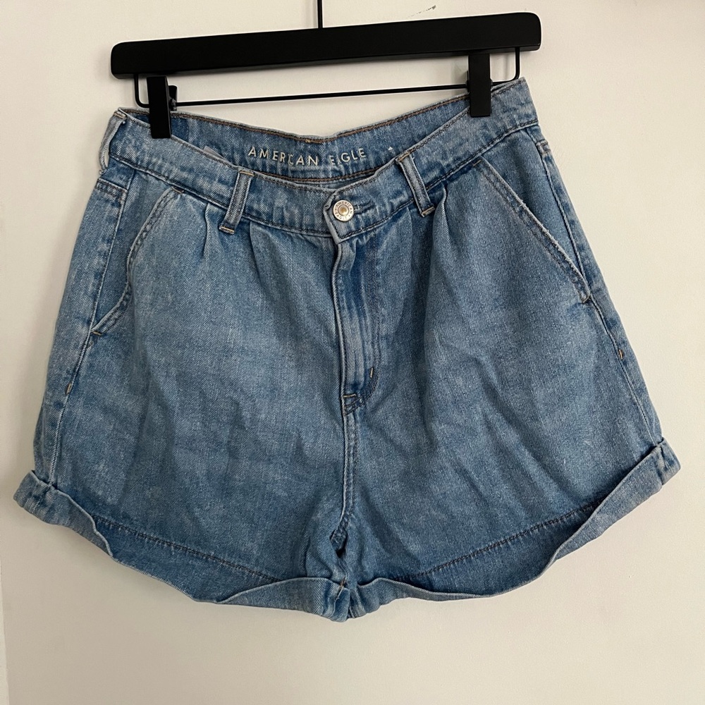 American Eagle Medium Wash Mom Short